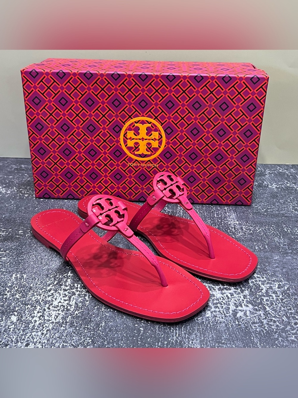 Tory Burch Mini Miller Leather Thong Sandal Sz 8 Bright Azalea Pink